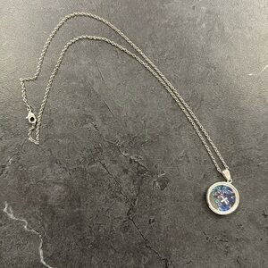 Pendant charm necklace